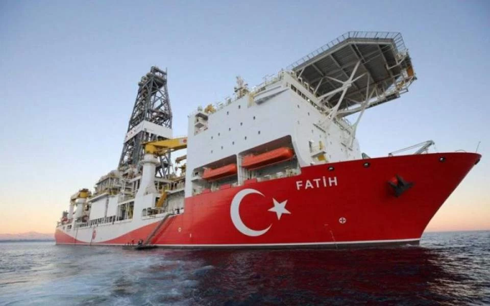 Πιάνουν τόπο τα διεθνή εντάλματα της Κύπρου για τον «Πορθητή» – Οπου φύγει, φύγει οι έμπειροι Νορβηγοί – Τους έμειναν οι Τούρκοι